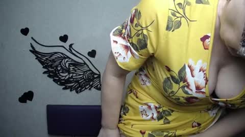 EmiliaGree online show from April 4, 5:34 pm