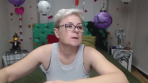 EmiliaGree online show from October 31, 7:29 pm