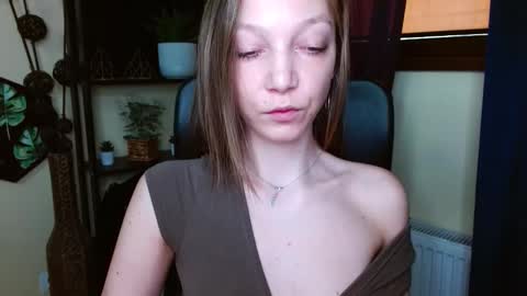 Emilly online show from March 25, 6:49 am