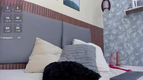 emillyharper_ online show from November 7, 5:13 am