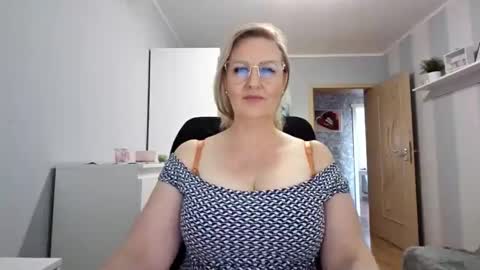 EmillyLove online show from March 28, 12:04 pm