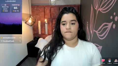 Snapshot of emily__fox__ chatting on September 25, 9:23 pm EMILY FOX online show from September 25, 9:23 pm