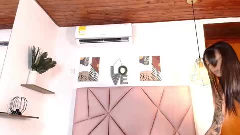 Emily Burton online show from December 20, 11:58 am