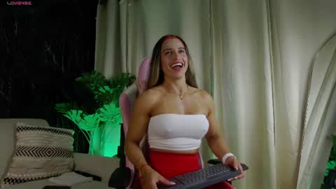 Emily foxx01 online show from July 1, 12:10 am