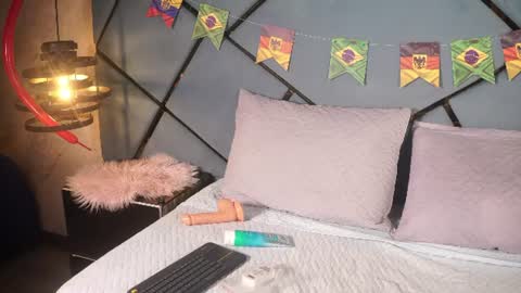 emily_greco online show from June 19, 11:57 am