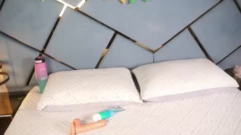emily_greco online show from June 25, 11:45 am