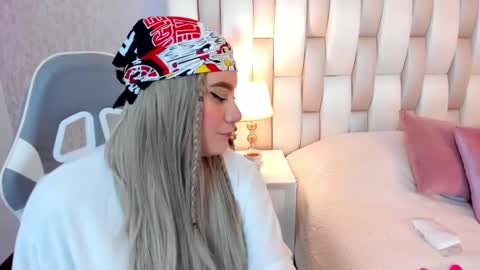 EMILY   Monday 5-2 am From Tuesday to Friday5-1 am Colombia time online show from January 26, 2:35 am