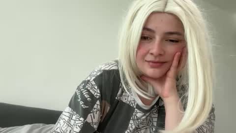 emily_morning_dew online show from March 28, 8:47 am