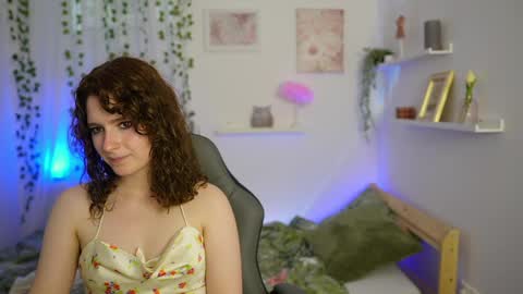 emily_paris18 online show from May 31, 2:01 pm