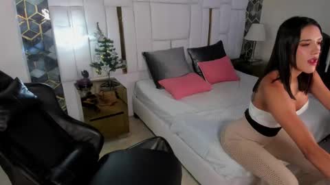 Emily online show from December 15, 9:53 pm