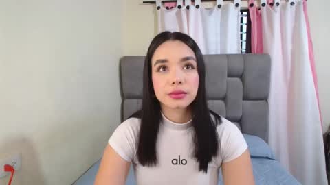 Snapshot of emily_poarch chatting on February 10, 10:51 pm emily online show from February 10, 10:51 pm
