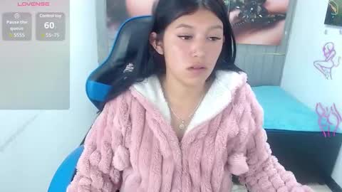Snapshot of emily_rosse04 chatting on January 20, 1:11 pm online show from January 20, 1:11 pm