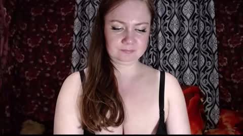 EmilyDoth online show from February 13, 7:52 pm