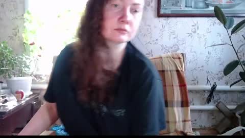 EmilyDoth online show from April 19, 6:24 am