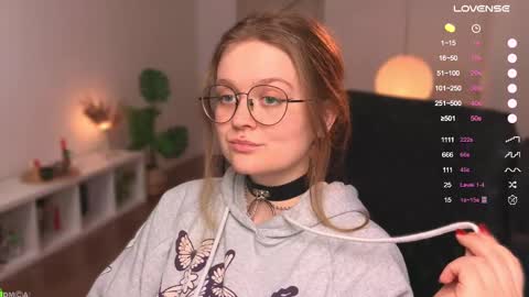 Snapshot of emilyforelsket chatting on March 1, 12:34 pm Emily online show from March 1, 12:34 pm