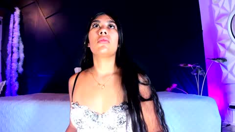 Snapshot of emilyh_ chatting on January 12, 4:00 am Emily online show from January 12, 4:00 am