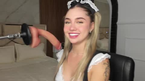 Snapshot of emilyhendrix_ chatting on January 27, 7:35 pm Emily Hendrix online show from January 27, 7:35 pm