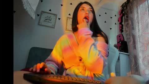 Emily Jang online show from November 14, 4:29 pm