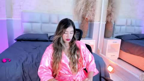 EmilyJhonson online show from April 16, 2:39 pm