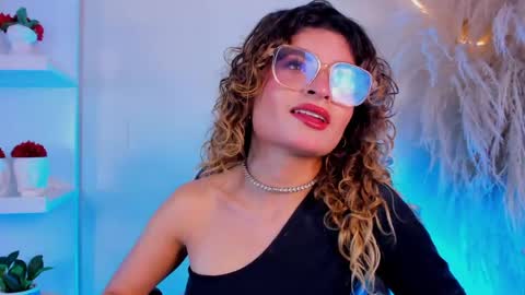 Emilyjonnes  online show from June 2, 4:02 am