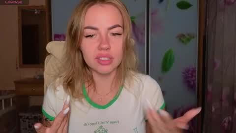 Emily Robbie online show from October 26, 6:25 pm