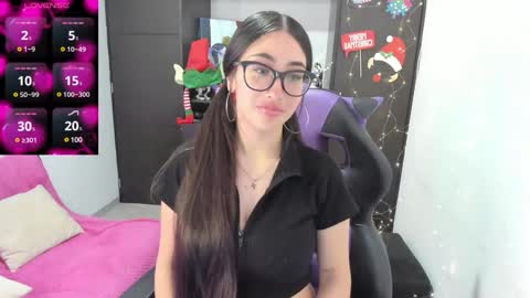 Snapshot of emilytafur chatting on December 11, 7:25 pm Emy online show from December 11, 7:25 pm