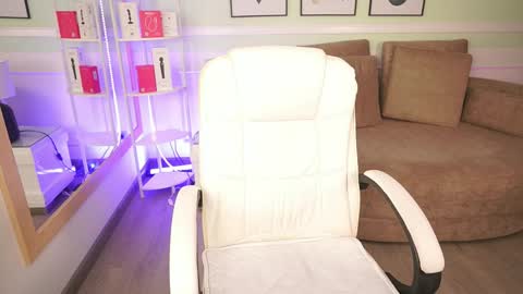 Emily Turner  online show from April 14, 8:53 pm