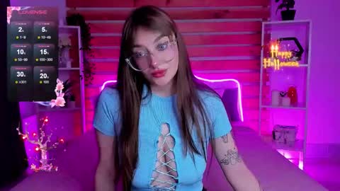 Snapshot of emilytylerr chatting on October 23, 8:09 am Emily online show from October 23, 8:09 am
