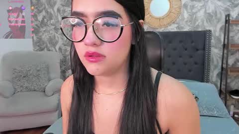 Snapshot of emma_1025 chatting on October 11, 1:14 pm emma  online show from October 11, 1:14 pm