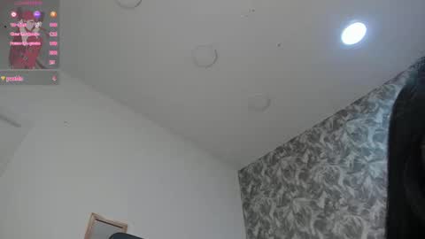 Snapshot of emma_1025 chatting on September 13, 2:03 pm emma  online show from September 13, 2:03 pm