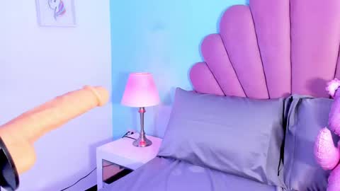 emma online show from September 18, 3:38 am