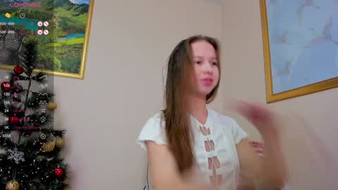 Snapshot of emma_clon chatting on December 11, 2:19 am Emma online show from December 11, 2:19 am