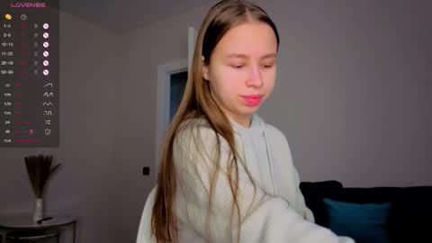 Snapshot of emma_clon chatting on September 14, 1:25 am Emma online show from September 14, 1:25 am