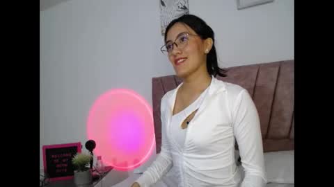 Snapshot of emma_glowof chatting on October 8, 11:31 pm Emma Glow online show from October 8, 11:31 pm