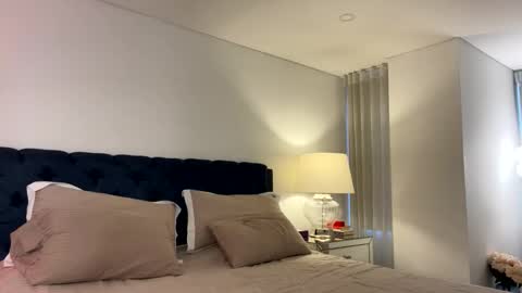 emma_lu1 online show from December 10, 5:22 pm