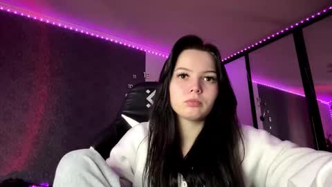 Veya online show from March 10, 7:45 am