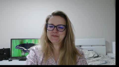 emma_misty_ online show from March 26, 8:21 pm