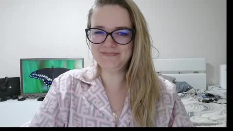 emma_misty_ online show from March 31, 8:31 pm