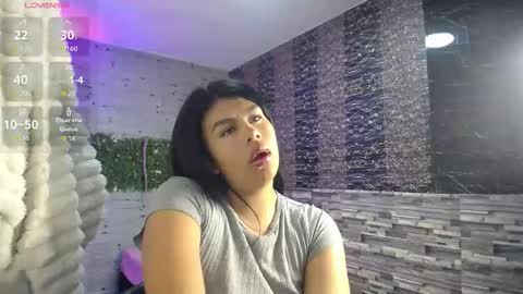 emma_petit07 online show from January 6, 8:45 pm