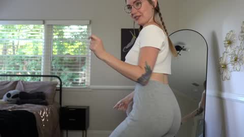 Emma Ruby online show from October 23, 4:46 pm