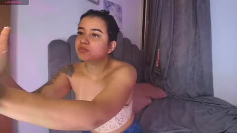 emma_saenz01 online show from July 28, 6:42 pm