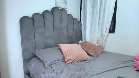 emma_saenz01 online show from March 26, 10:50 am