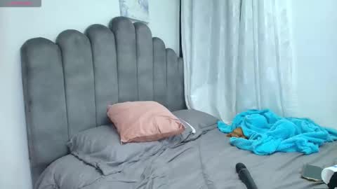 emma_saenz01 online show from December 20, 7:45 am