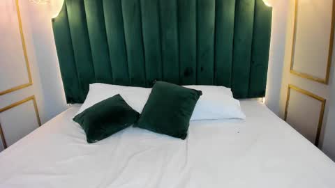 Snapshot of emmacold_ chatting on October 21, 8:35 pm Emma online show from October 21, 8:35 pm
