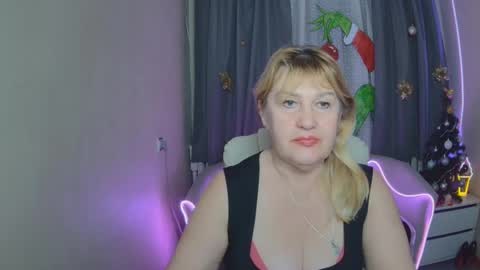 emmaellison924117 online show from December 16, 11:05 am