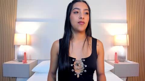 emmaespencer  online show from April 14, 11:43 am