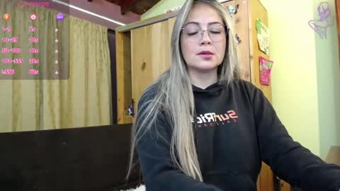 Snapshot of emmahenderson chatting on January 16, 9:37 am Andrea online show from January 16, 9:37 am
