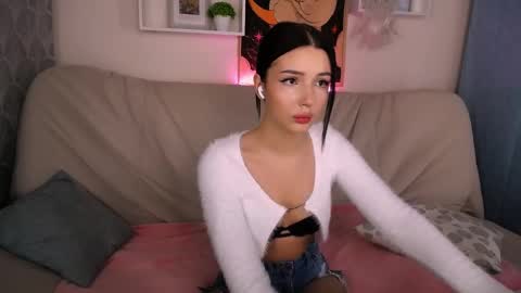 Snapshot of emmakeam_ chatting on January 12, 3:07 am Emma online show from January 12, 3:07 am