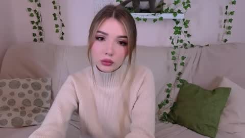 Snapshot of emmakeam_ chatting on October 2, 5:34 am Emma online show from October 2, 5:34 am