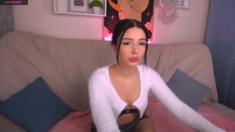 Snapshot of emmakeam_ chatting on January 17, 3:34 am Emma online show from January 17, 3:34 am